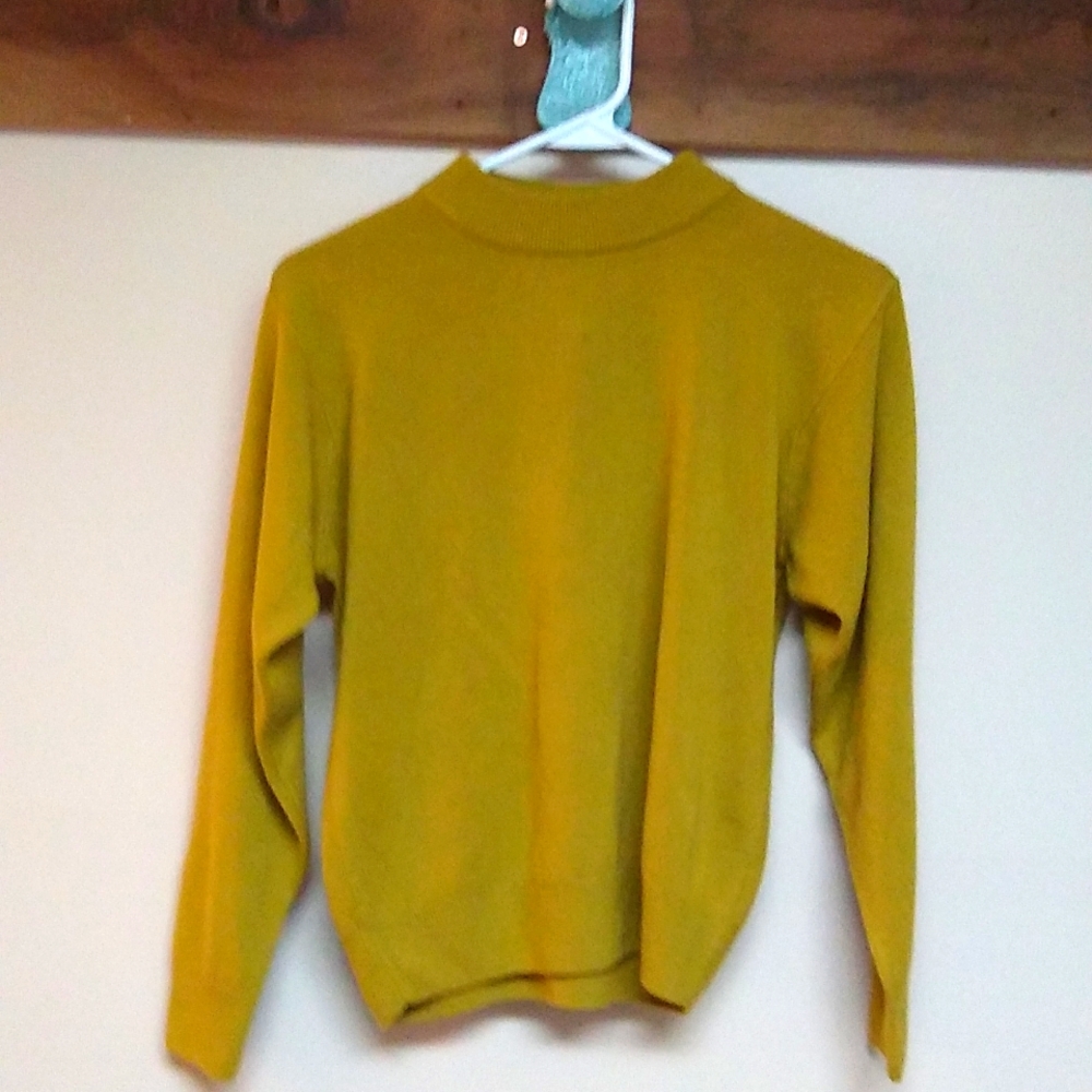 Small green Sag Harbor sweater